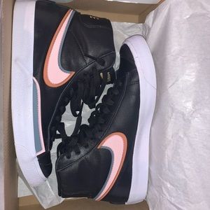 Nike Women’s Blazer Mid ‘77 Infinite